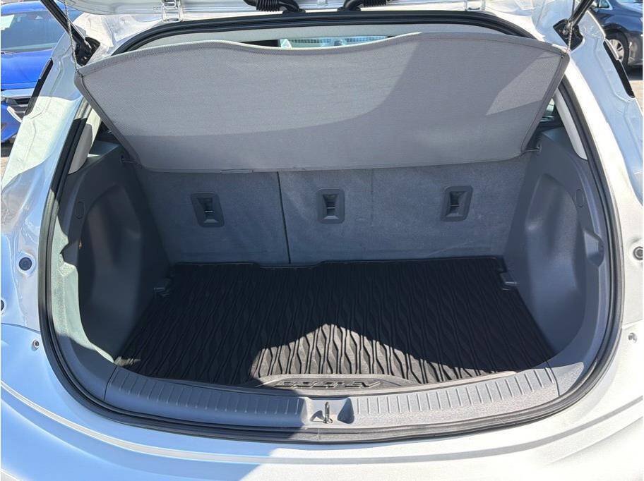 Used 2020 Chevrolet Bolt Premier w/ Infotainment Package FWD image 21
