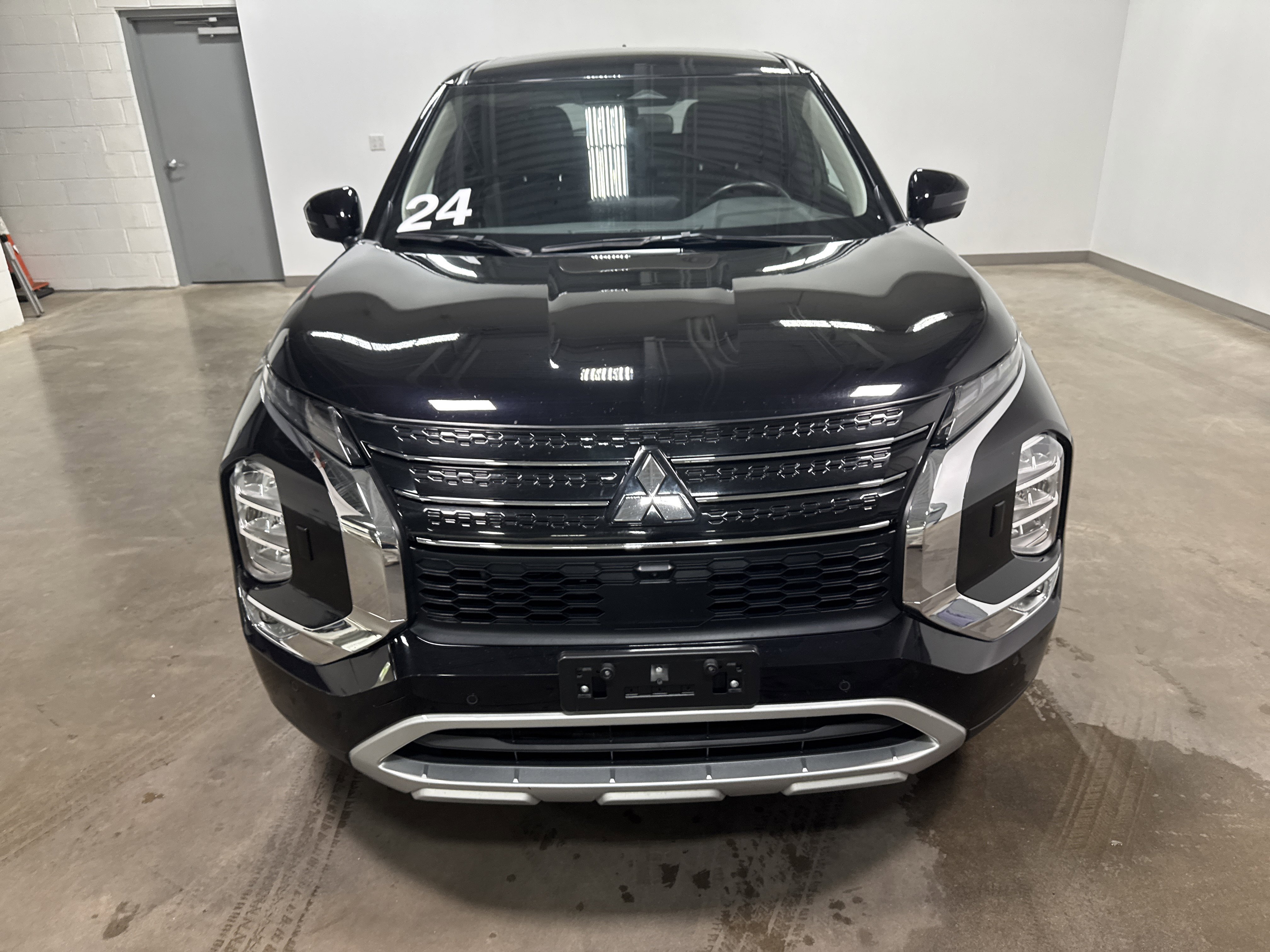 Used 2024 Mitsubishi Outlander SE image 7