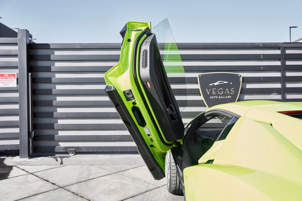 Used 2025 Lamborghini Revuelto AWD/4WD image 35