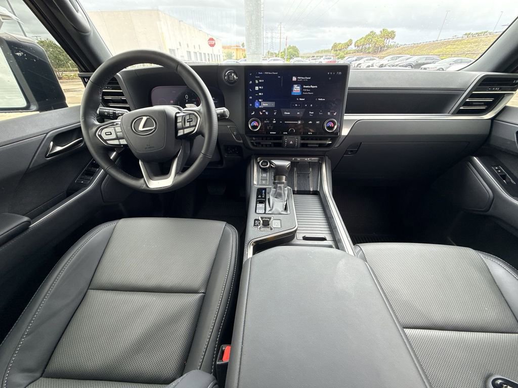 Used 2025 Lexus GX 550 w/ Accessory Package (Z1) image 19