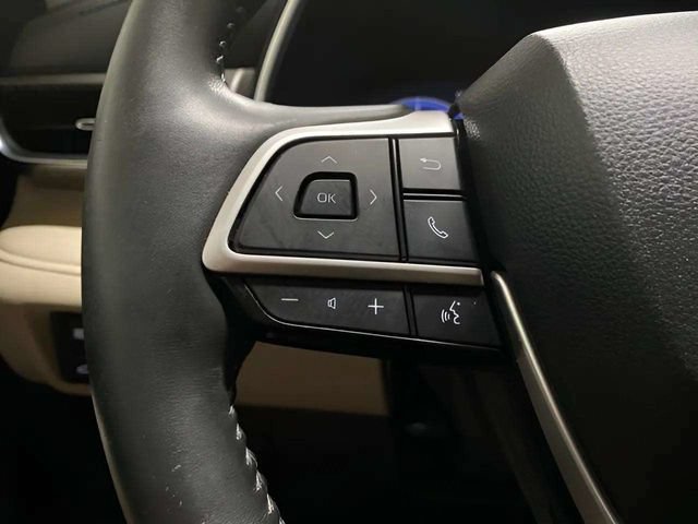 Used 2024 Toyota Highlander Limited AWD/4WD image 31