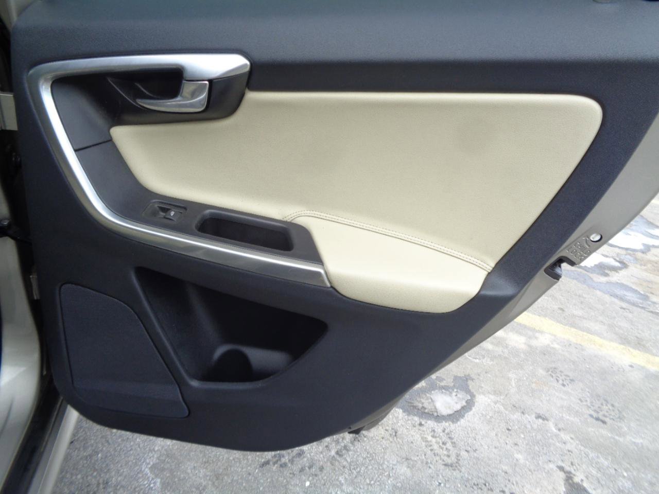 Used 2016 Volvo XC60 T5 Platinum w/ Protection Package FWD image 25