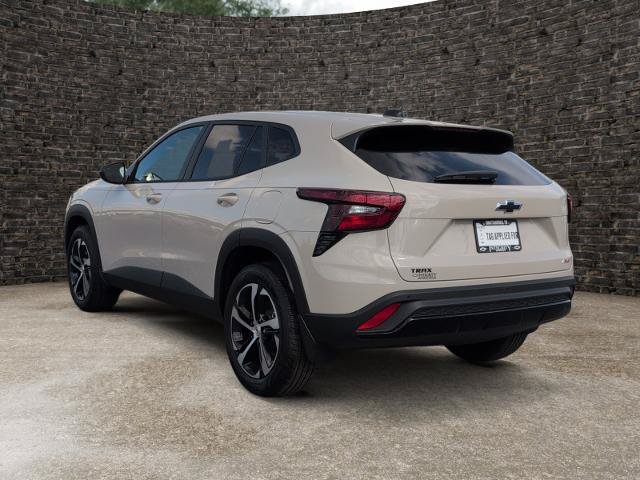 New 2026 Chevrolet Trax RS w/ Sunroof Package FWD image 4