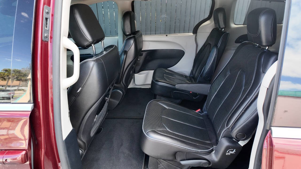 Used 2019 Chrysler Pacifica Limited FWD image 10