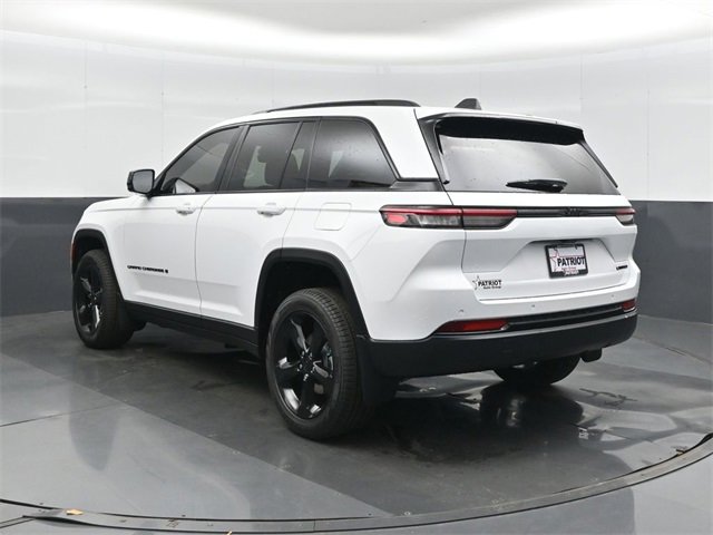 New 2025 Jeep Grand Cherokee Limited w/ Black Appearance Package image 5