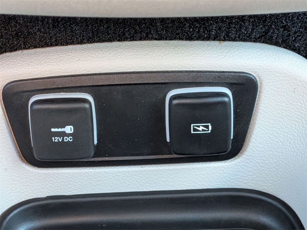 Used 2021 Chrysler Pacifica Touring image 46