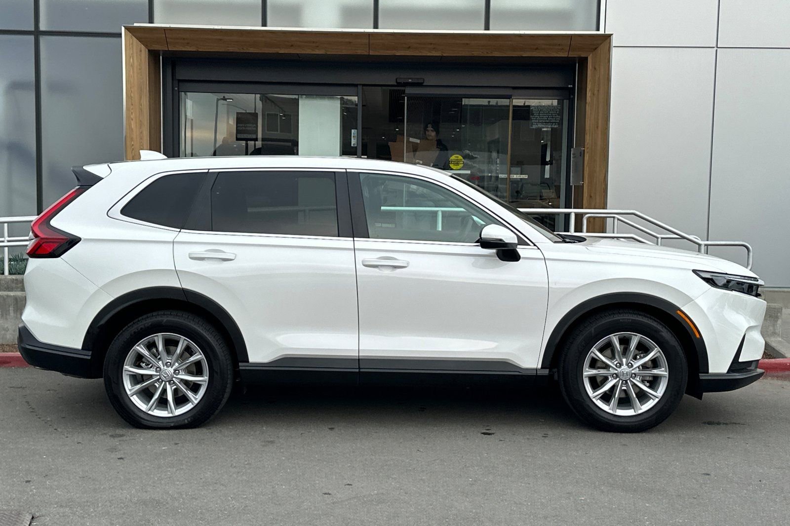 Used 2025 Honda CR-V EX image 8