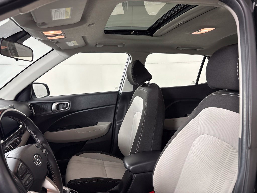 Used 2025 Hyundai Venue SEL FWD image 27