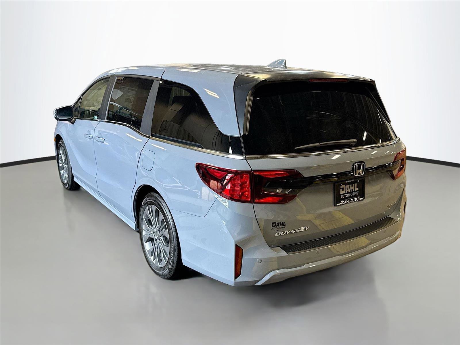 New 2026 Honda Odyssey Touring image 5