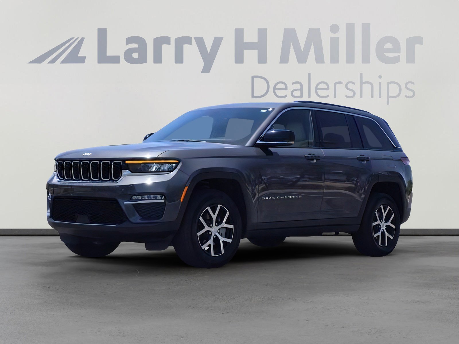 Used 2025 Jeep Grand Cherokee Limited w/ Trailer Tow Package AWD/4WD video 1