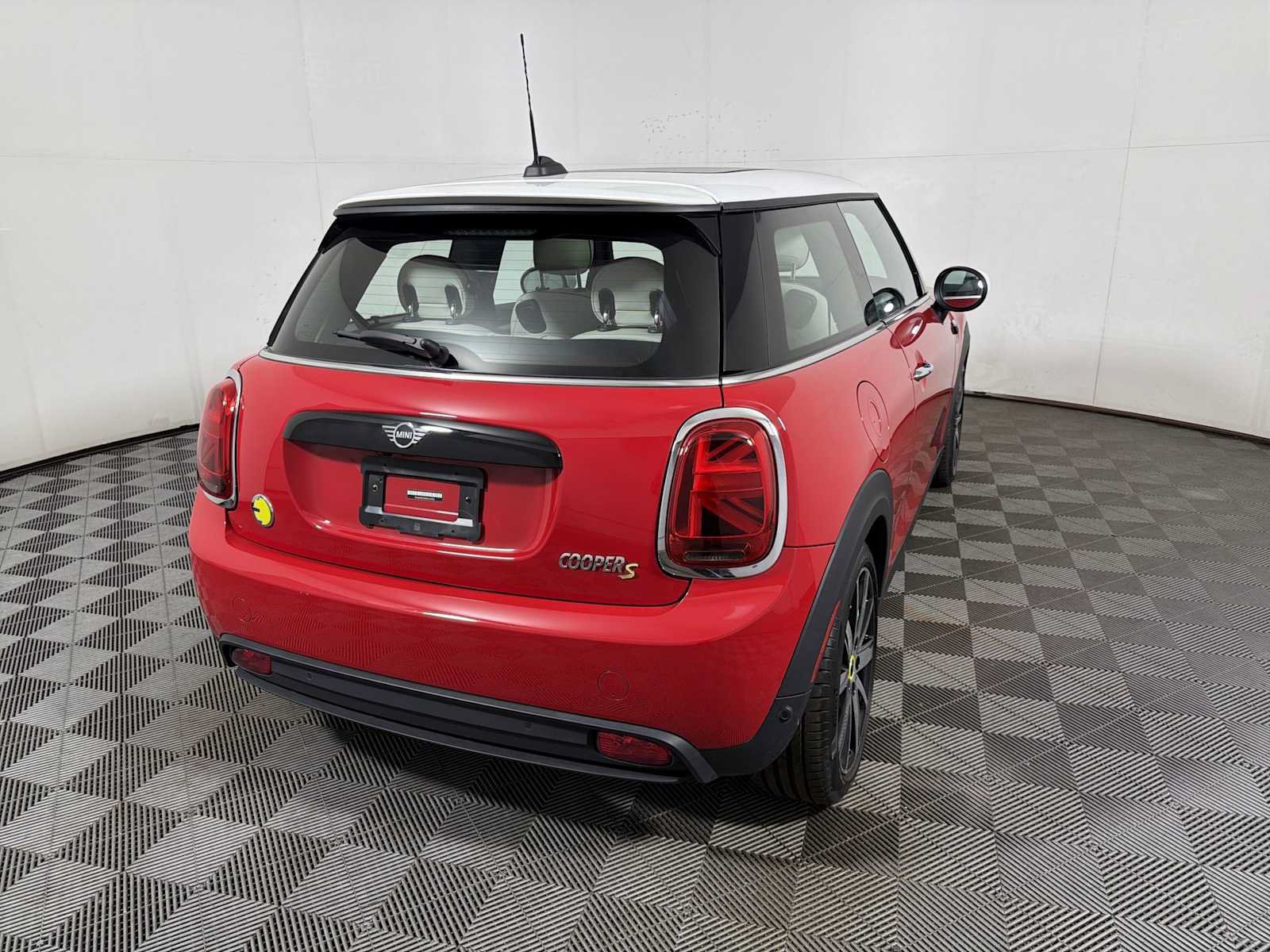 Used 2024 MINI Cooper SE FWD image 6