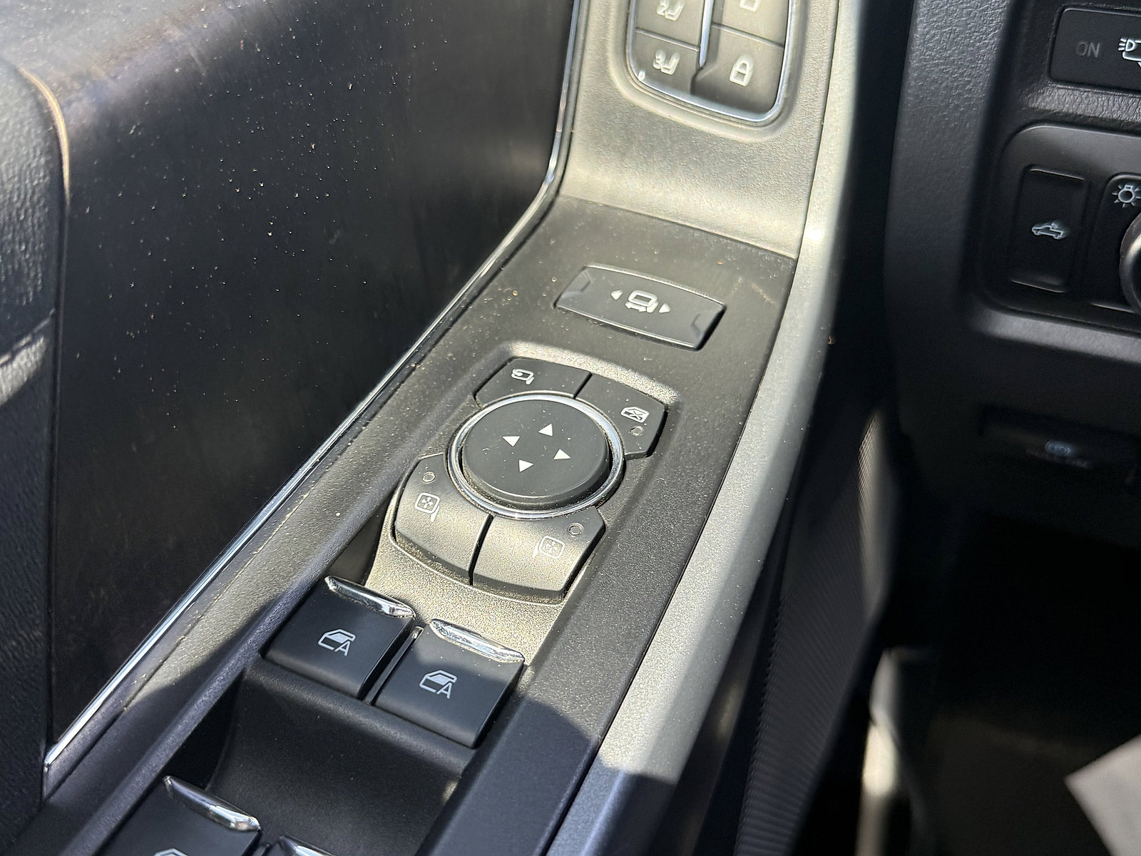 Used 2023 Ford F350 Lariat w/ Tow Technology Package image 14