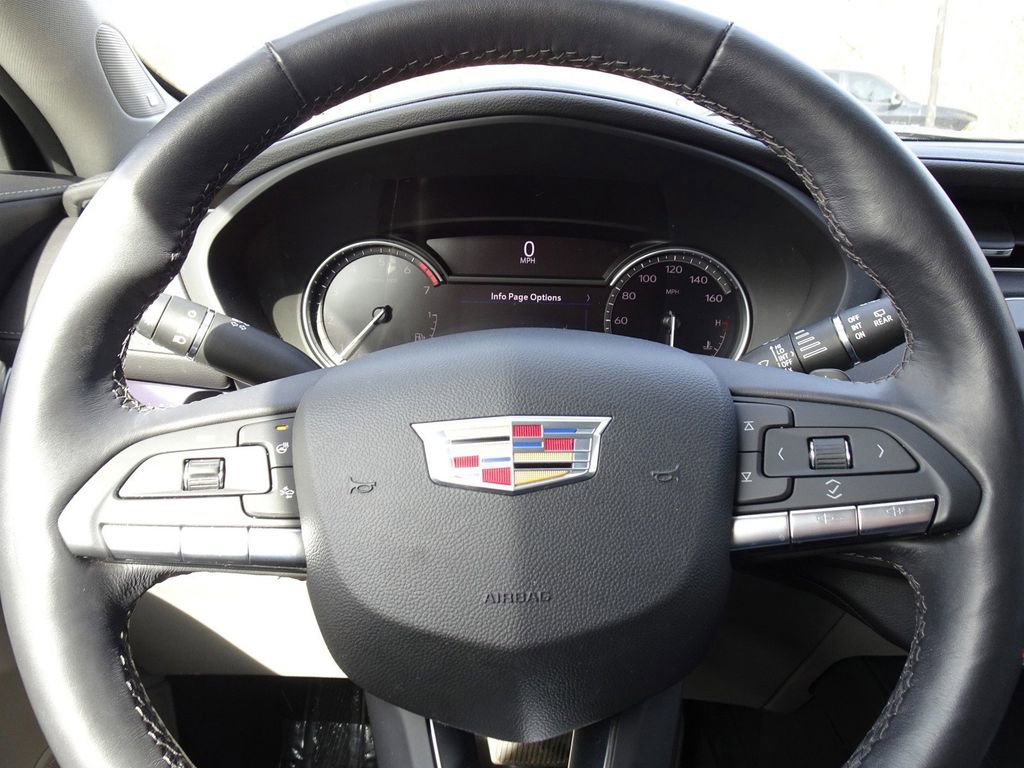 Certified 2022 Cadillac XT4 Luxury w/ Cold Weather Package image 17