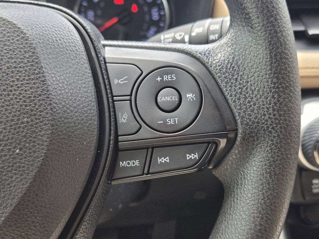 Used 2019 Toyota RAV4 XLE w/ Convenience Package FWD image 28