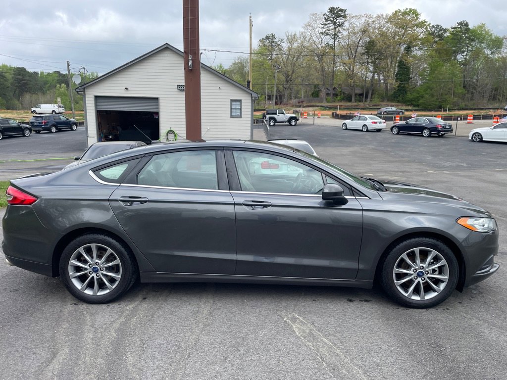 Used 2017 Ford Fusion SE w/ Fusion SE Technology Package image 7