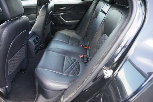Used 2020 Jaguar XE S RWD image 13