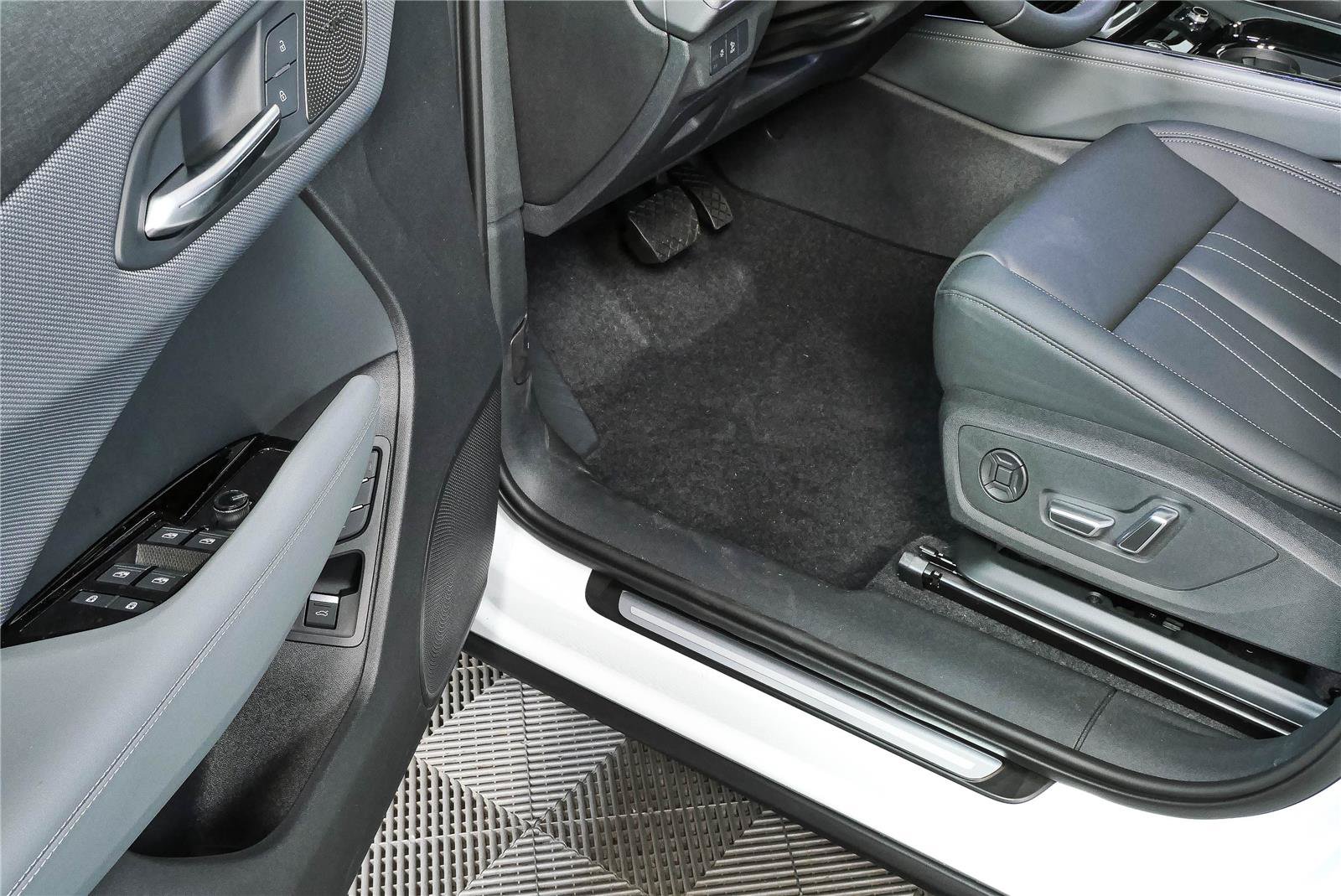 New 2026 Audi Q3 quattro 2.0T AWD/4WD image 8