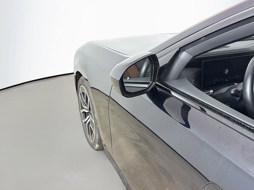 Used 2023 BMW 760i xDrive w/ Executive Package image 31