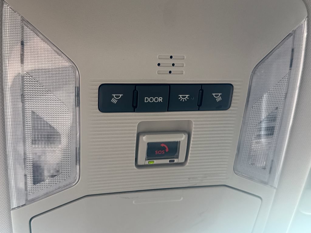 Used 2025 Toyota RAV4 XLE AWD/4WD image 32
