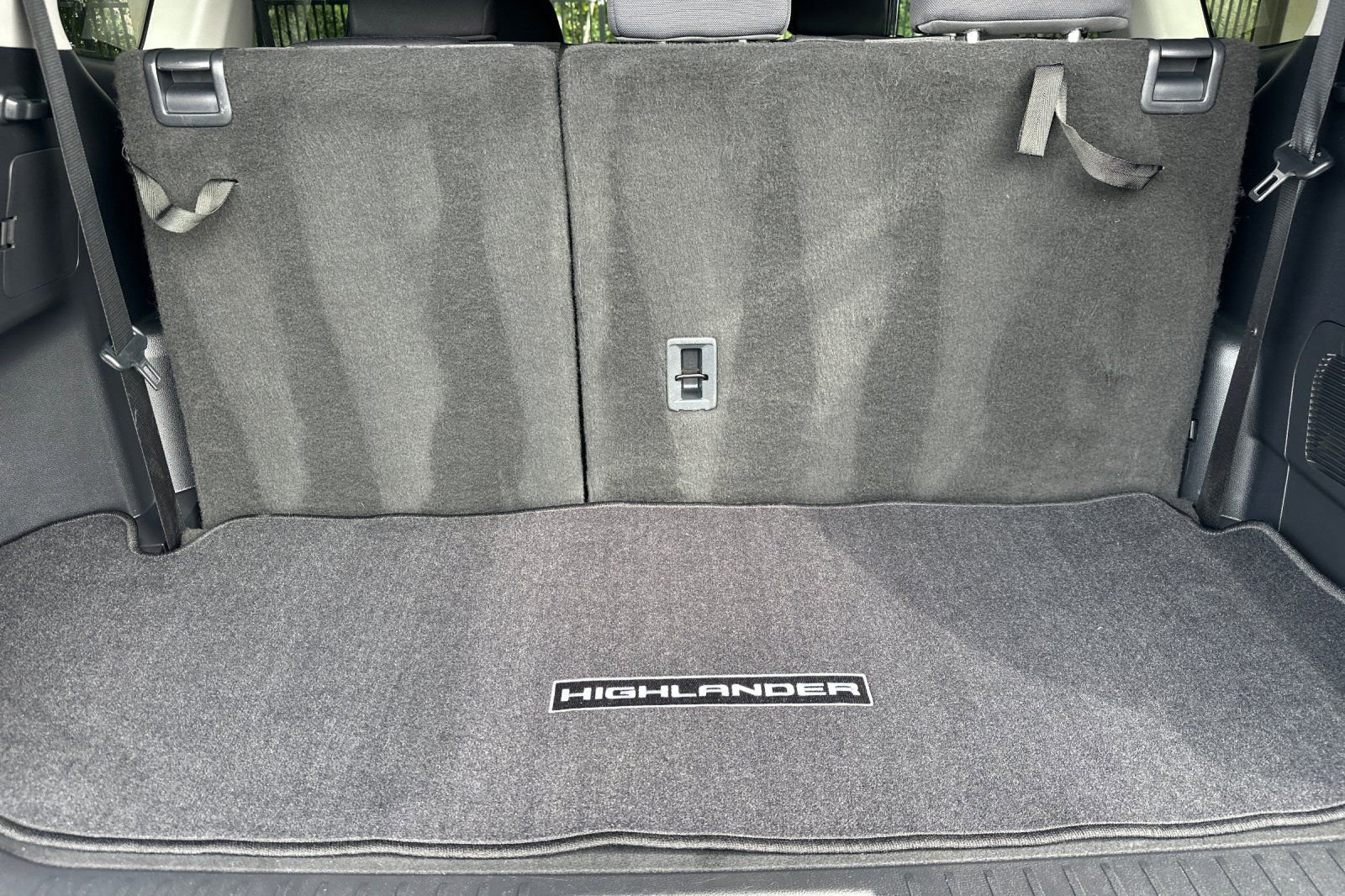 Used 2025 Toyota Highlander LE image 18