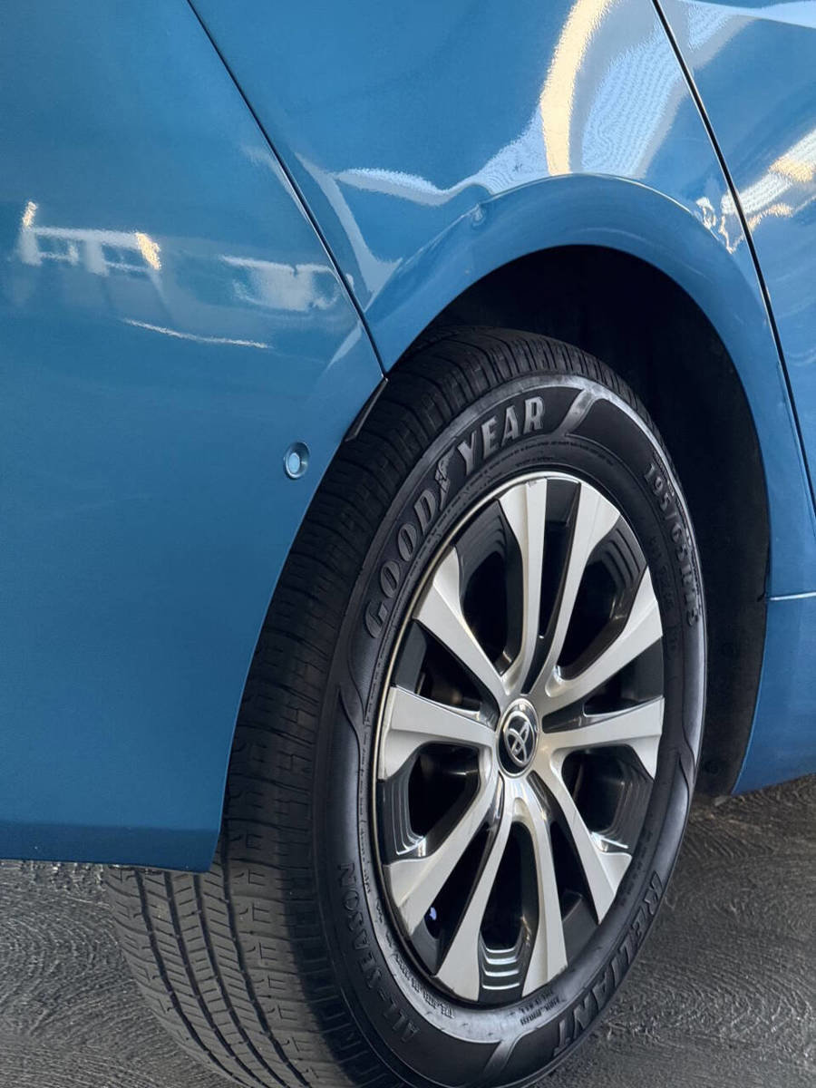 Used 2021 Toyota Prius LE AWD/4WD image 10