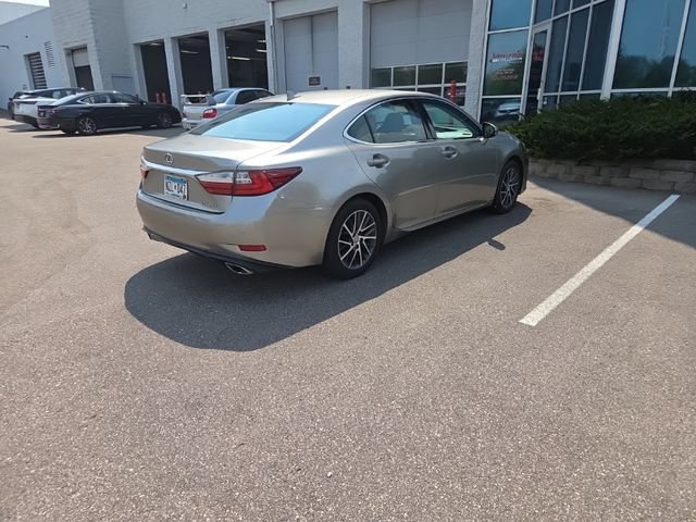 Used 2016 Lexus ES 350 w/ Luxury Package w/Wood Trim FWD image 15