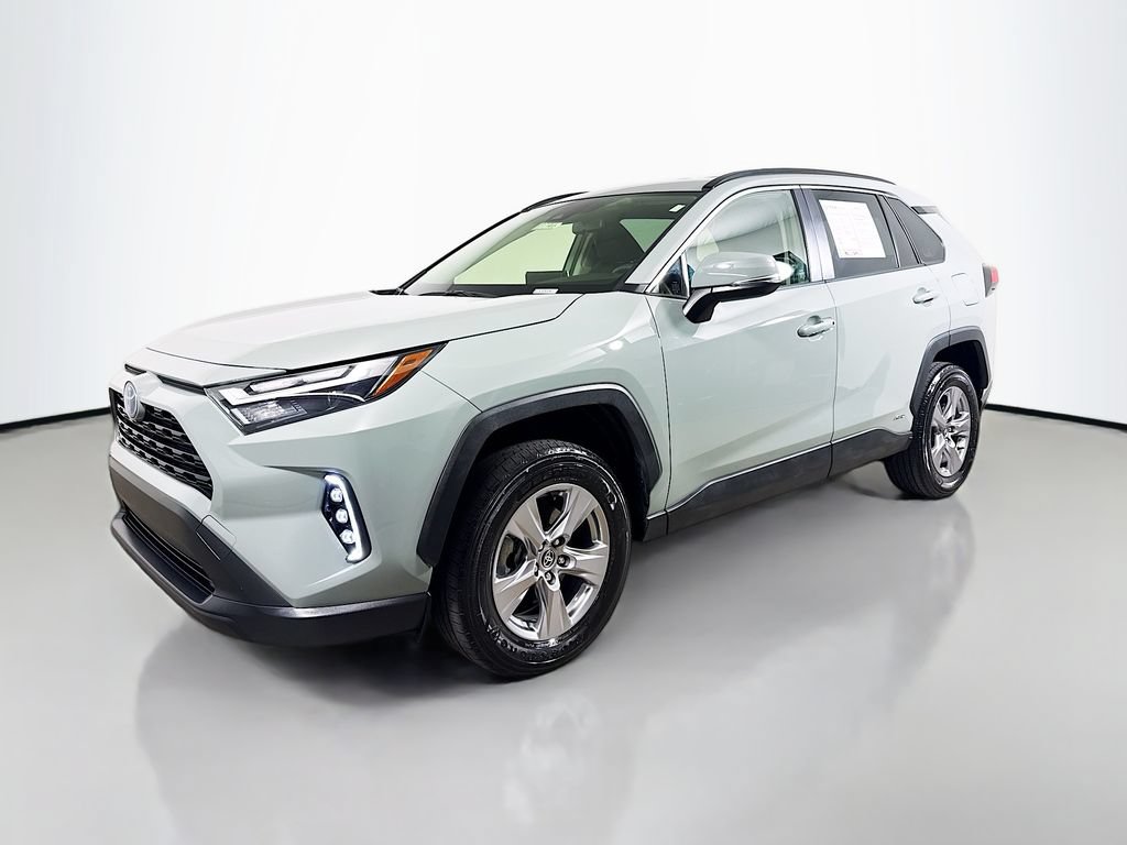 Used 2023 Toyota RAV4 XLE AWD/4WD image 3