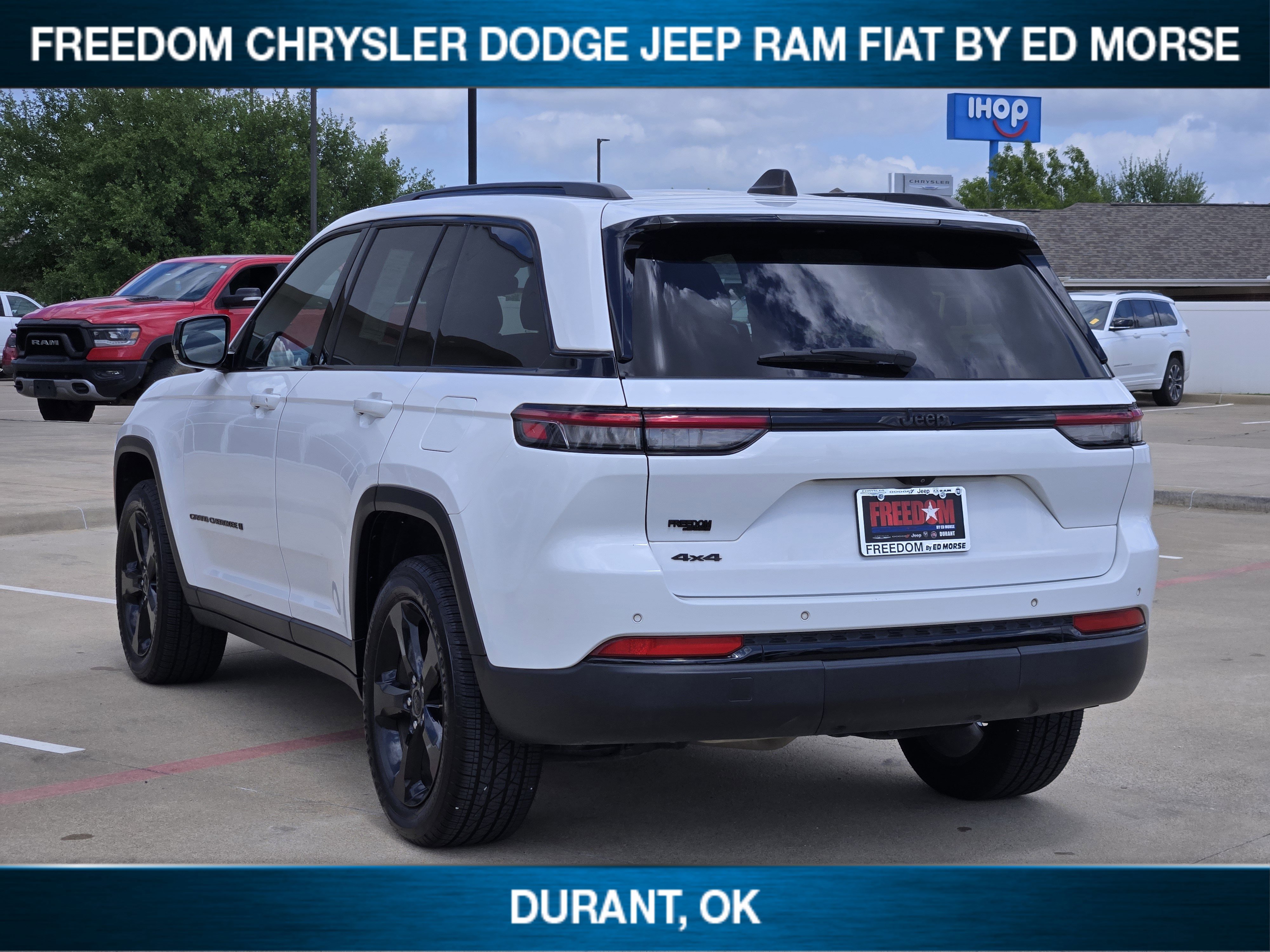Used 2023 Jeep Grand Cherokee Altitude image 4