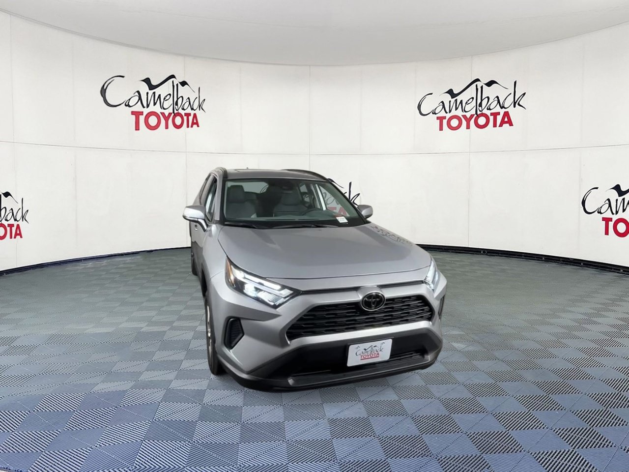 Used 2025 Toyota RAV4 XLE w/ Convenience Package AWD/4WD image 4