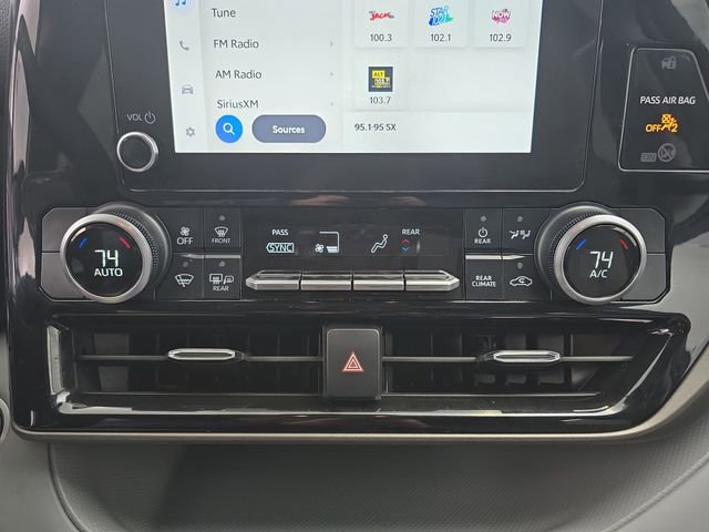 Used 2024 Toyota Highlander LE image 33