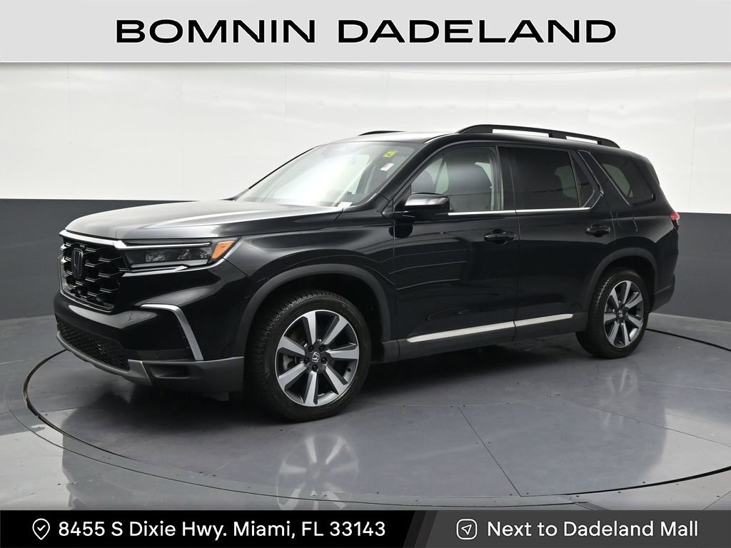Used 2025 Honda Pilot Touring image 1