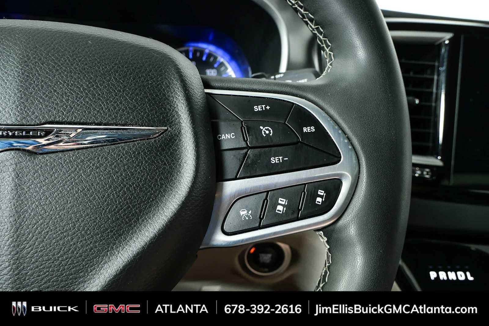 Used 2024 Chrysler Pacifica Touring-L FWD image 11