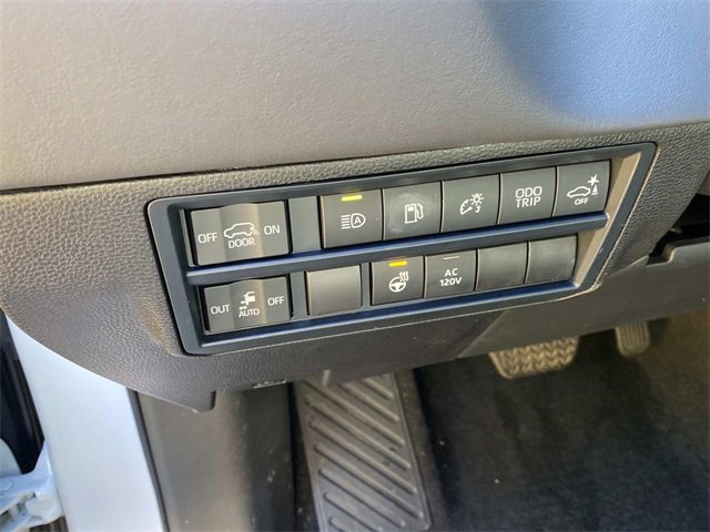 Used 2025 Toyota Sequoia Platinum image 17