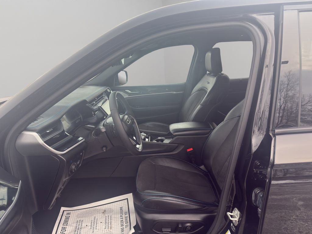 Used 2023 Jeep Grand Cherokee Trailhawk w/ Luxury Tech Group III image 11