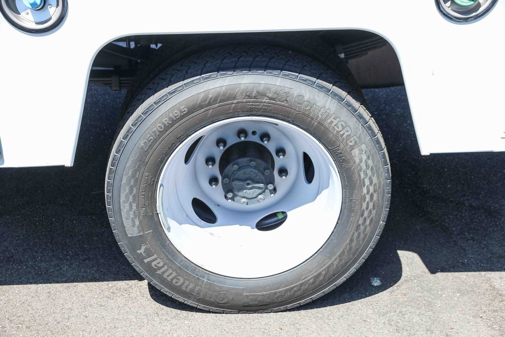 New 2024 Ford F450 XL w/ XL Chrome Package RWD image 15