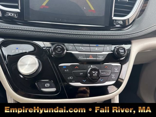 Used 2023 Chrysler Pacifica Limited image 25