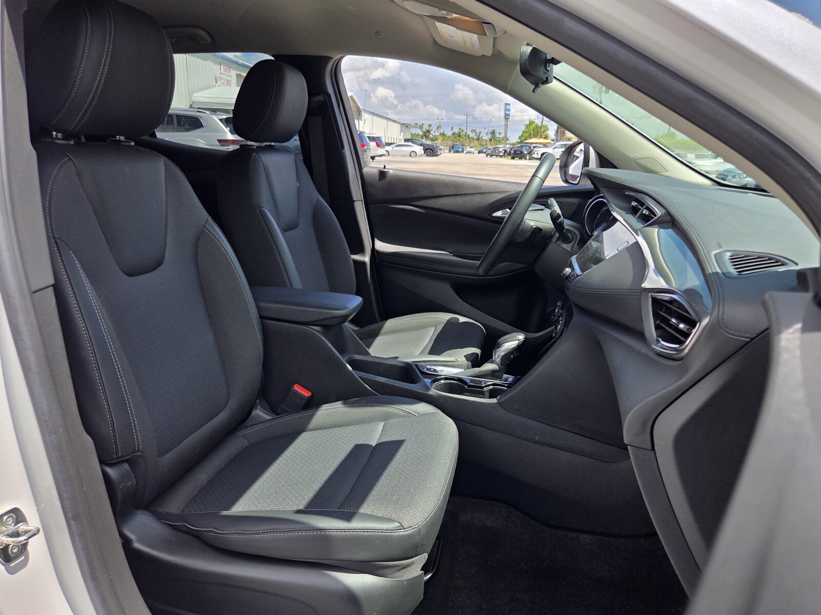 Used 2022 Buick Encore GX Select w/ Sport Touring Package FWD image 18