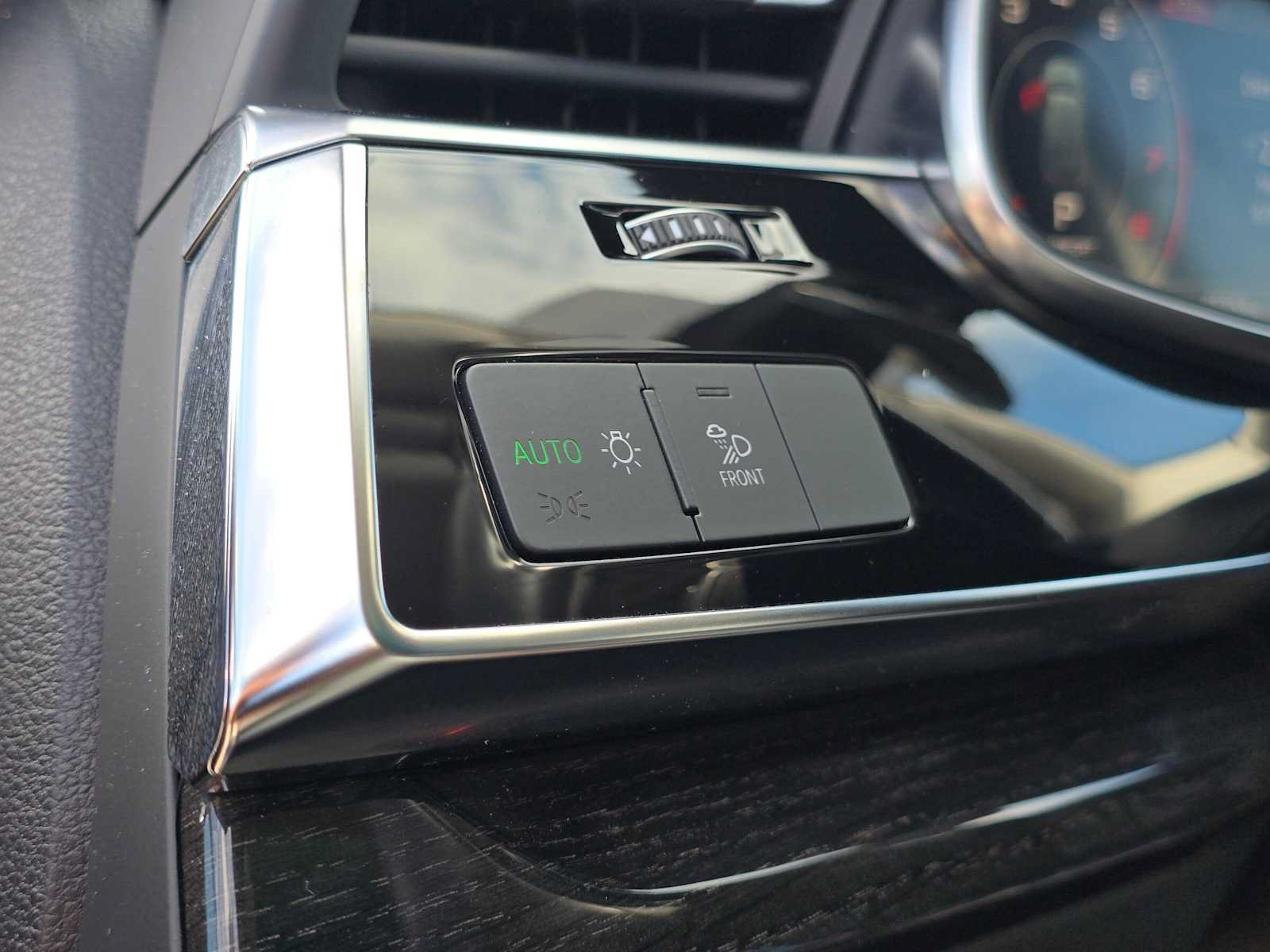 Used 2022 Audi Q7 3.0T Premium AWD/4WD image 26
