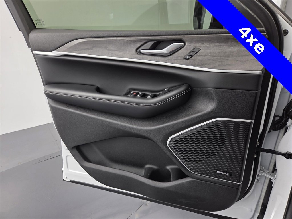 Used 2023 Jeep Grand Cherokee 4WD 4xe image 29