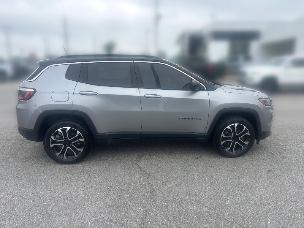 Used 2023 Jeep Compass Limited w/ Sun and Sound Group AWD/4WD image 9