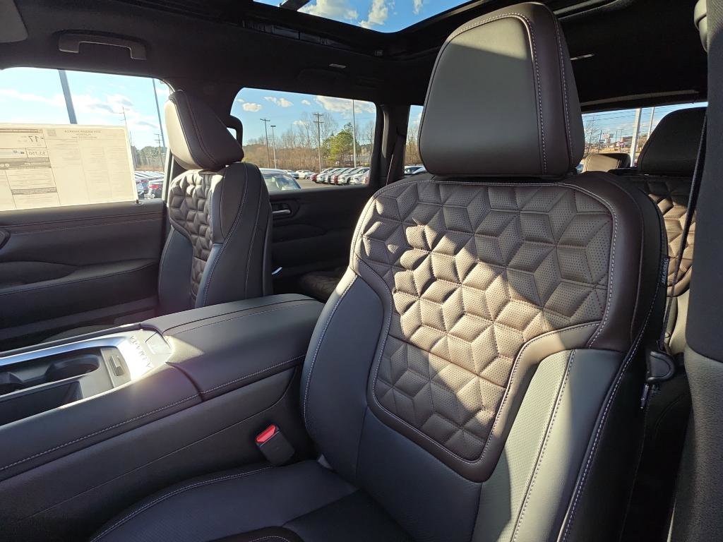 New 2025 Nissan Armada Platinum image 12