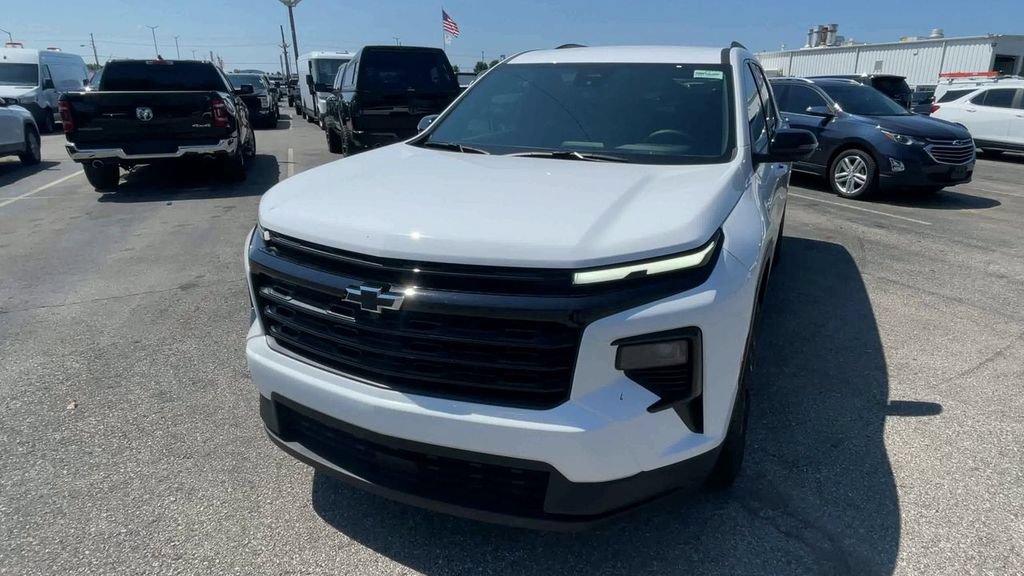 New 2026 Chevrolet Traverse LT w/ Midnight/Sport Edition FWD image 5