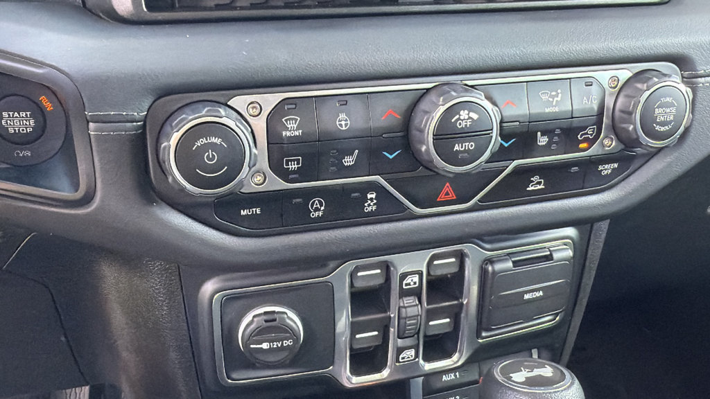 Used 2024 Jeep Wrangler Unlimited Sahara AWD/4WD image 13