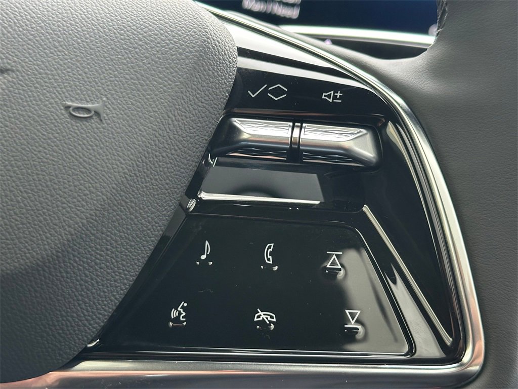 Used 2025 Cadillac Lyriq Sport image 34