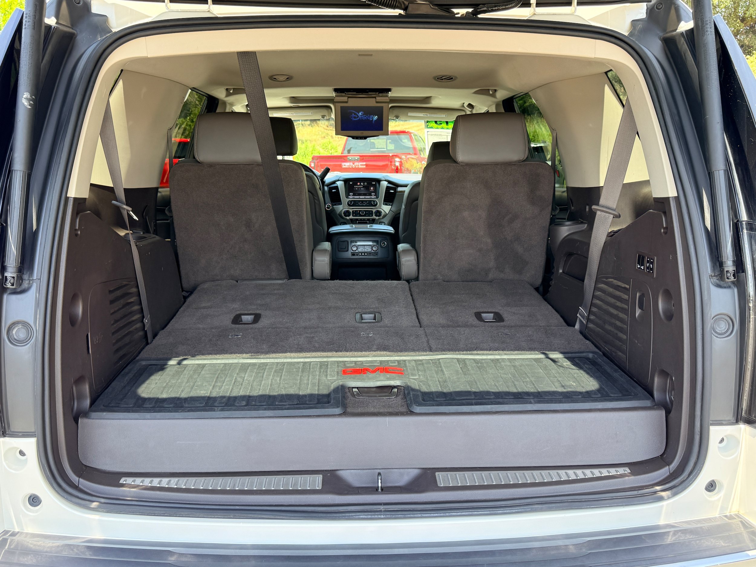 Used 2015 GMC Yukon Denali w/ Open Road Package AWD/4WD image 11