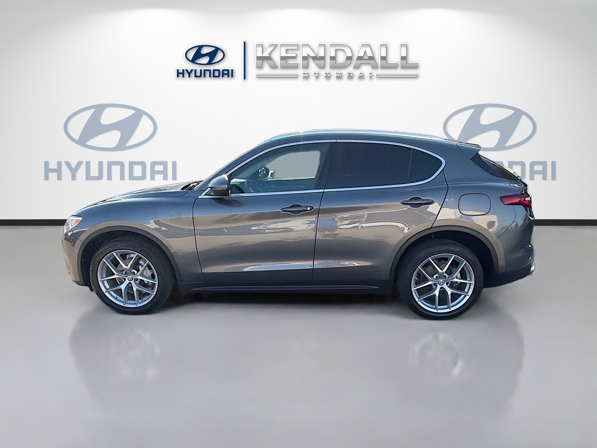 Used 2018 Alfa Romeo Stelvio Ti image 4