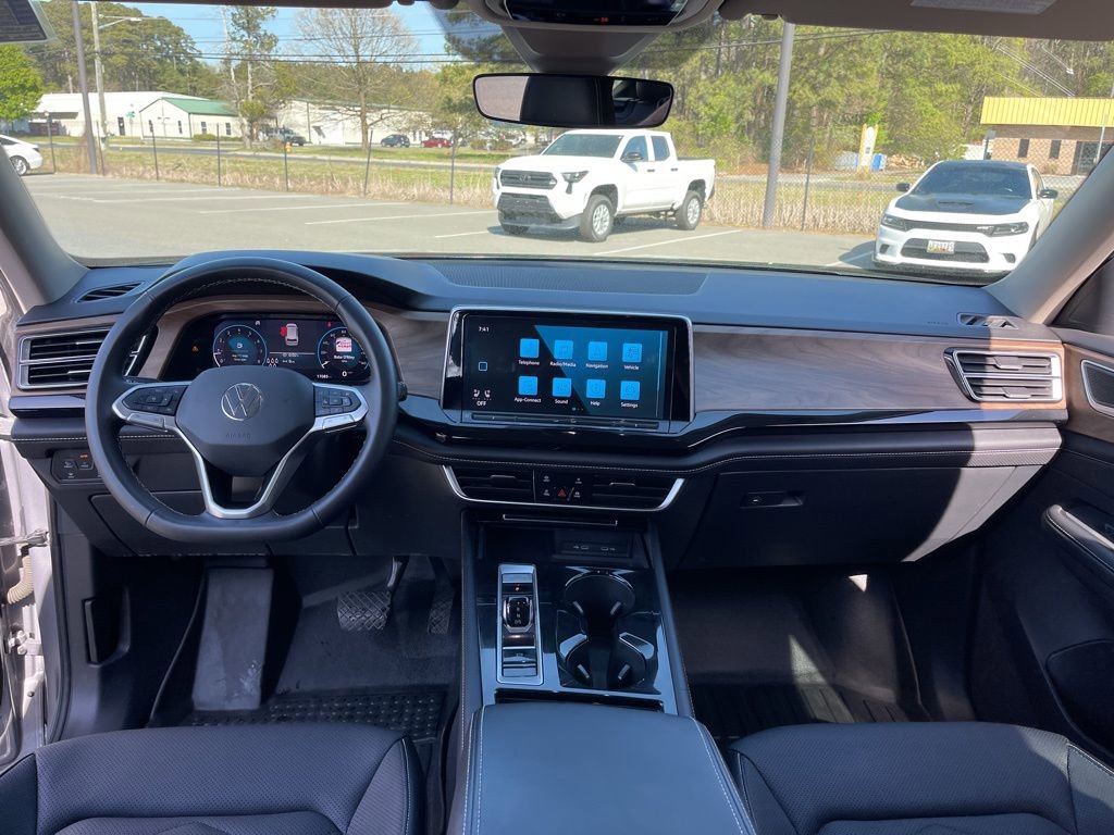 Used 2024 Volkswagen Atlas SE FWD image 8