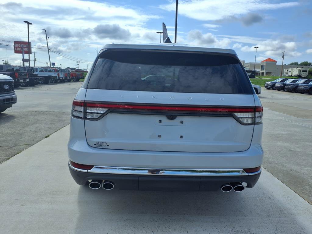New 2025 Lincoln Aviator 2WD w/ Equipment Group 101A image 4