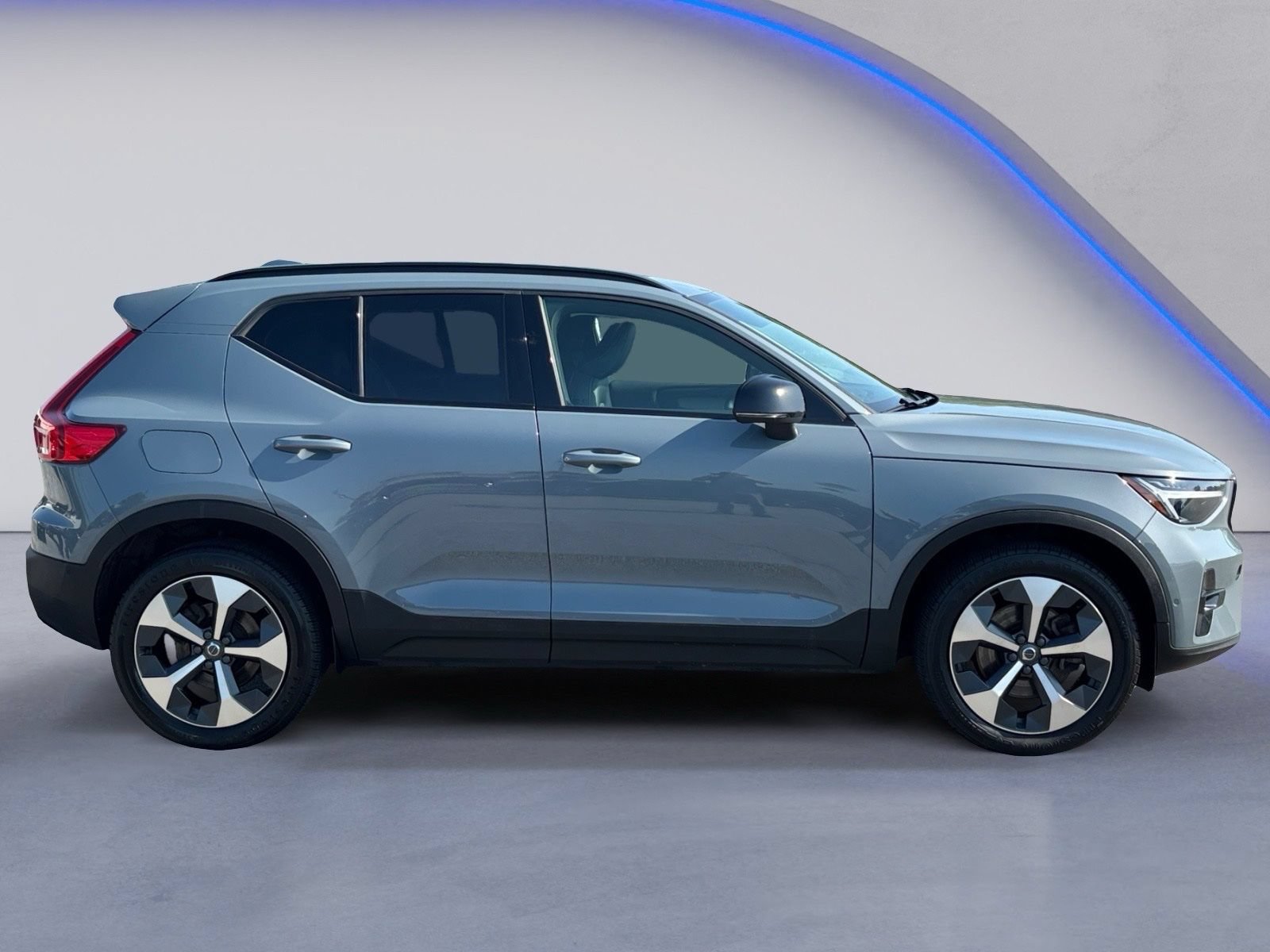 Used 2023 Volvo XC40 B4 Ultimate FWD image 6