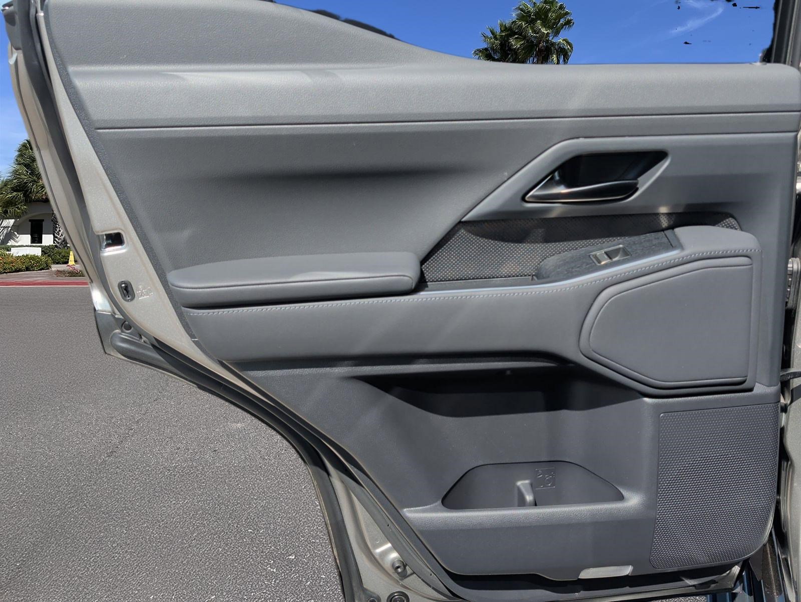Certified 2025 Lexus GX 550 w/ Cold Area Package AWD/4WD image 23